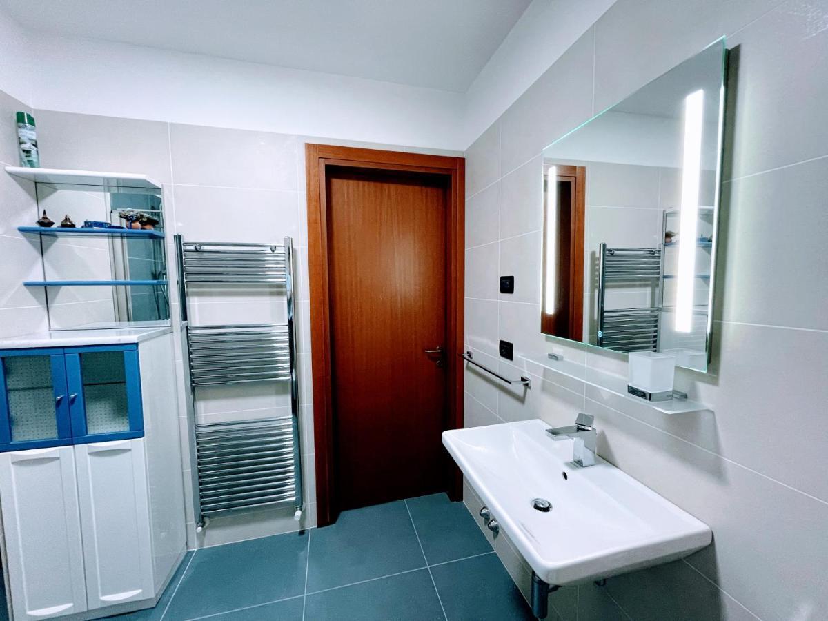 Appartamento Lombardi Riva del Garda Exteriör bild