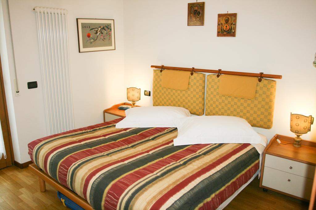 Appartamento Lombardi Riva del Garda Rum bild