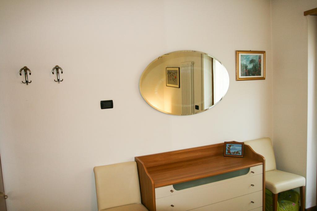 Appartamento Lombardi Riva del Garda Exteriör bild