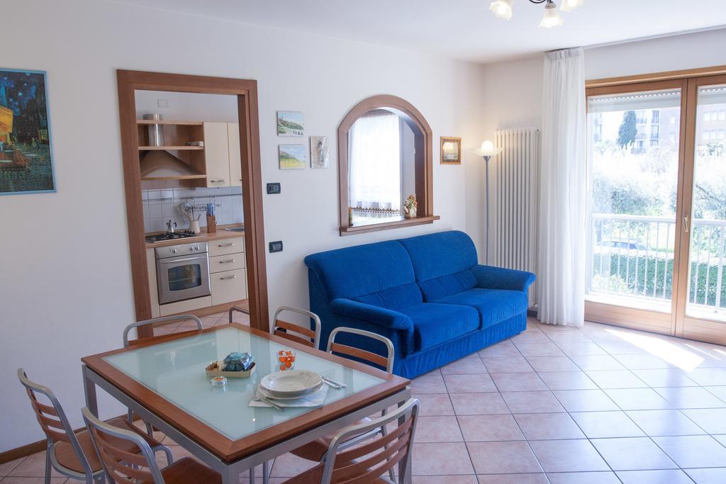 Appartamento Lombardi Riva del Garda Rum bild